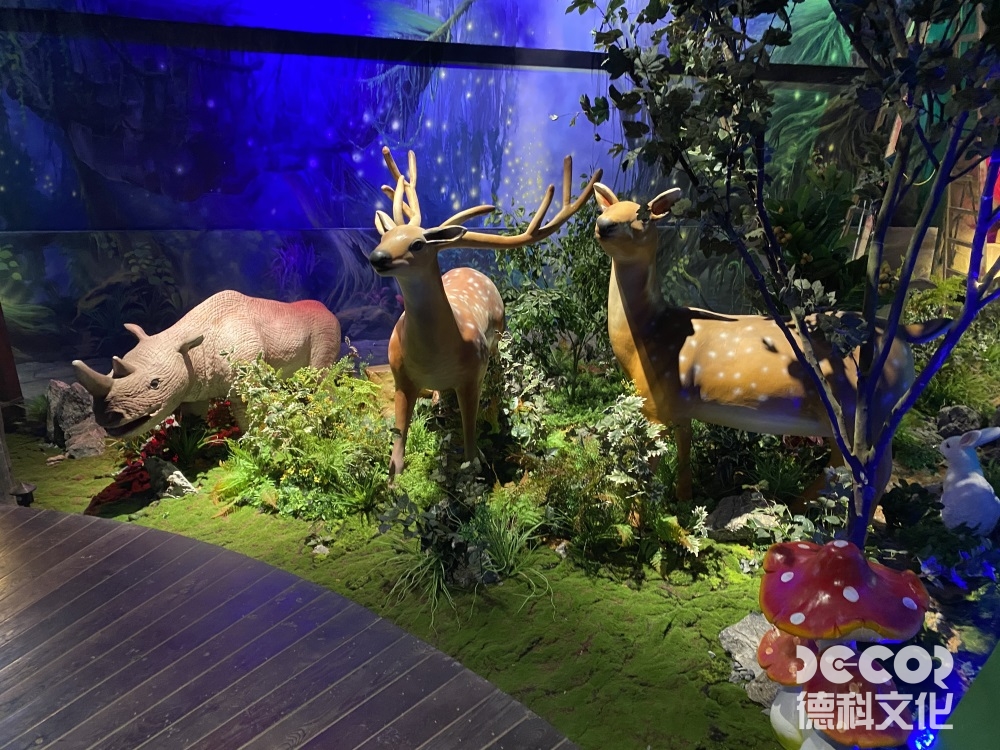 園藝展館設計中如何處理植物的生長和展示時間安排
