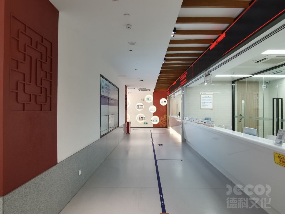 展館設(shè)計(jì)公司如何應(yīng)對(duì)展館中的安全規(guī)范和風(fēng)險(xiǎn)管理？