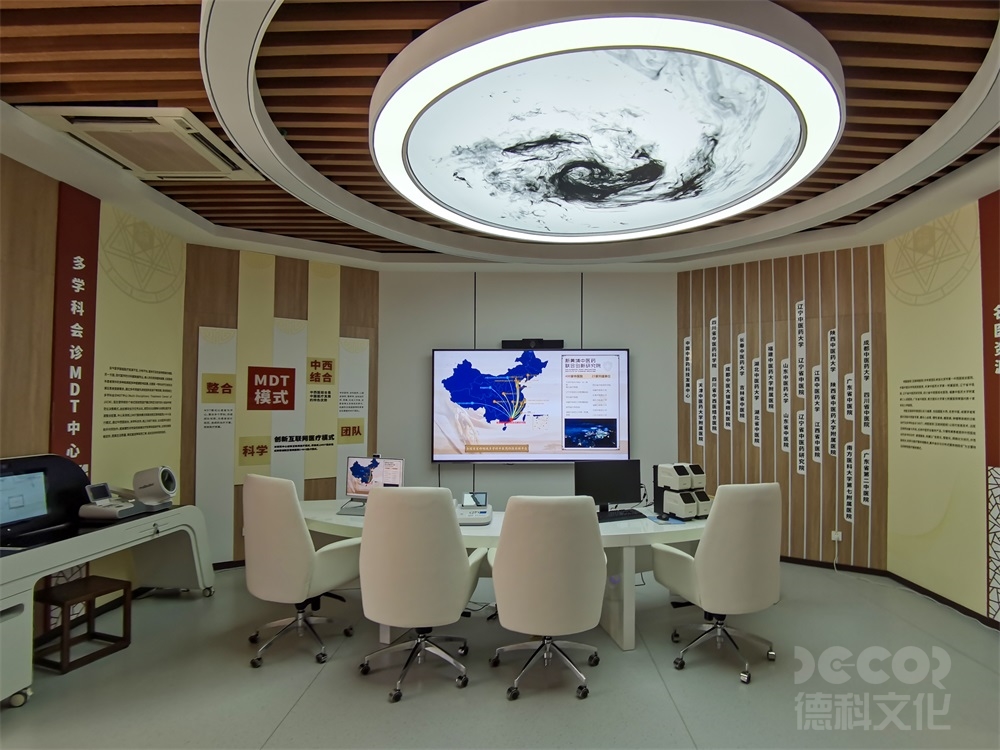 中醫(yī)藥展覽館設(shè)計中是否需要使用現(xiàn)代科技和互動裝置？