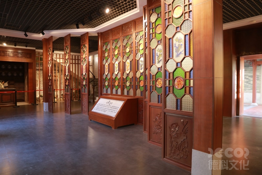 園藝展館設計中如何運用多媒體和科技元素來增強展示效果？