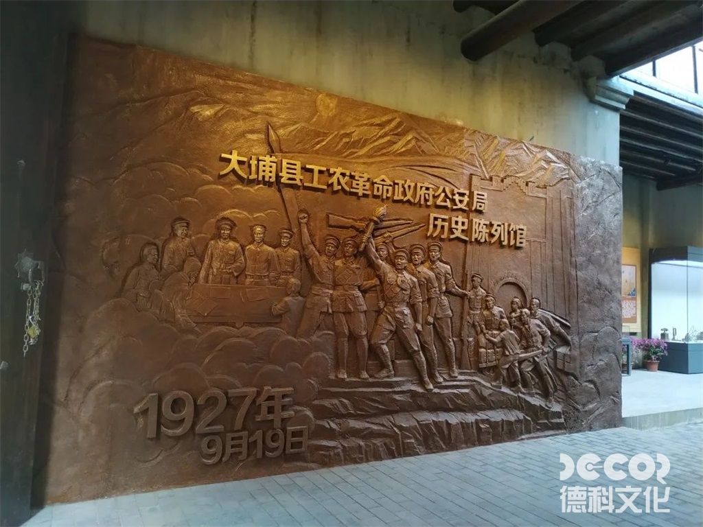 戰(zhàn)爭博物館設(shè)計(jì)如何通過建筑材料傳達(dá)歷史的厚重感？