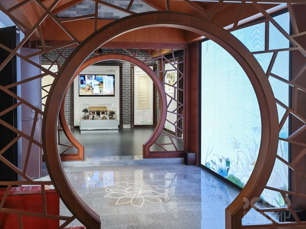 初心的門扉：黨建展廳設計的入口視覺焦點的精神建構
